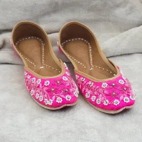 Ruhani Baby Pink Phulkari Jutti