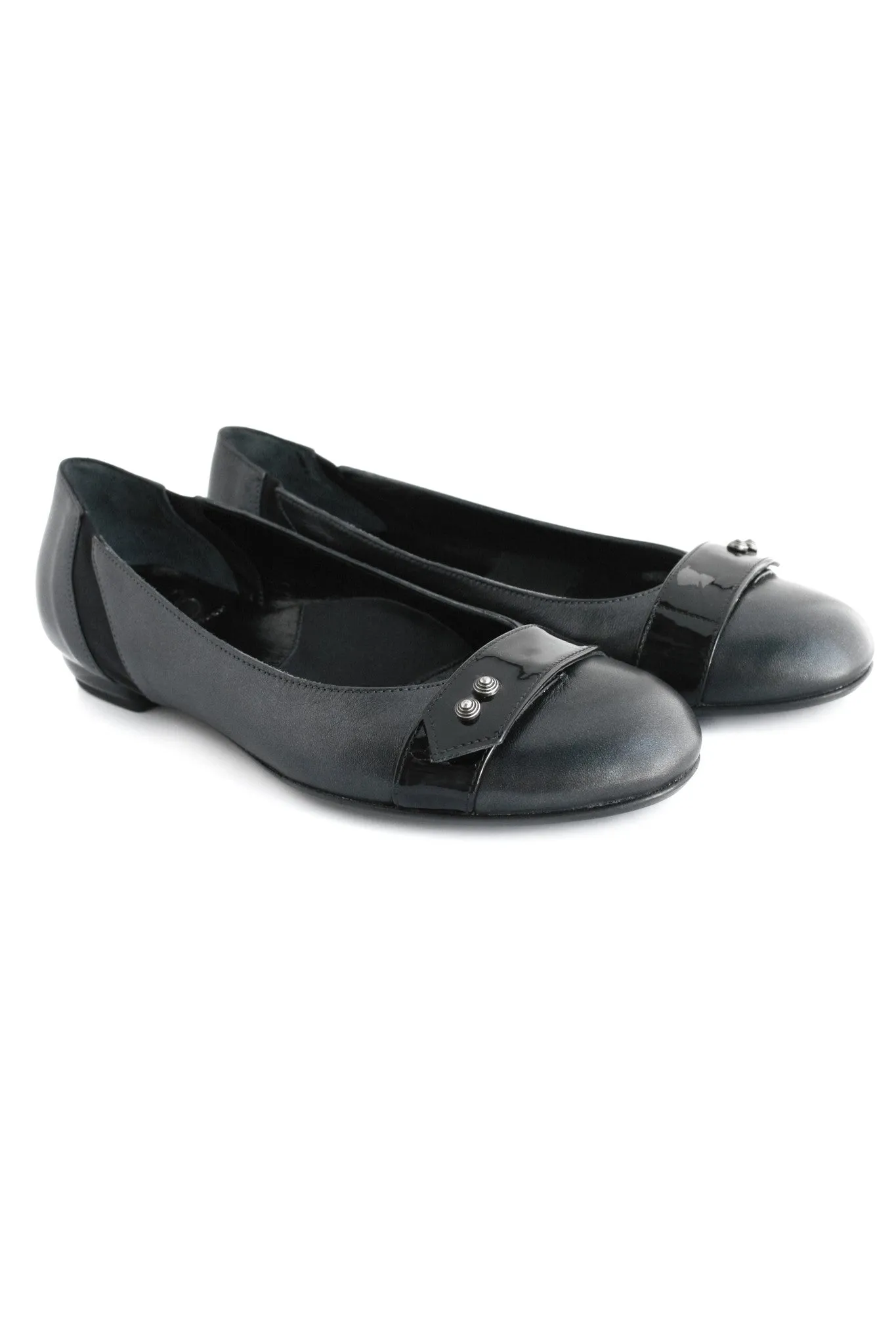 The Carolyn w/studs